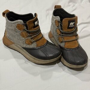 Sorel Women's Out N About III Classic WATERPROOF Boots Size 7